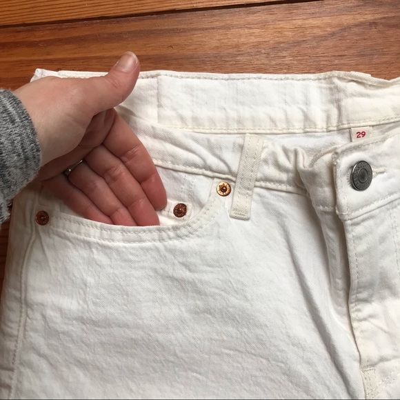 Levi’s White Denim Stretch Shorts, EUC, 29 - Picture 2 of 10